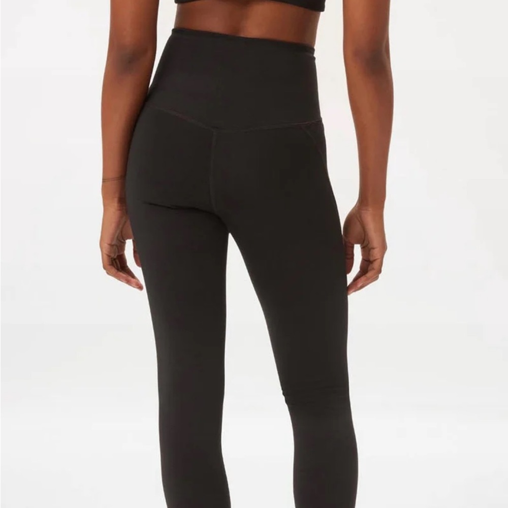 Girlfriend Collective - Black Compressive High-Rise Legging - Picture 4 of 9